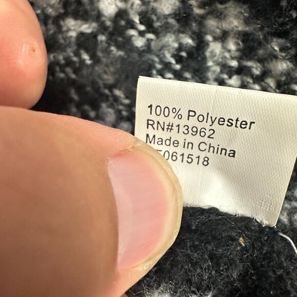 Cozy Knit Poncho Shawl With Fringe Hem Gray & Black One Size Fits All - Picture 4 of 4